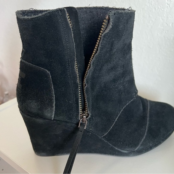 2/$30 TOMS Desert Wedge Suede Leather Bootie Black SZ 9.5 - Picture 5 of 12